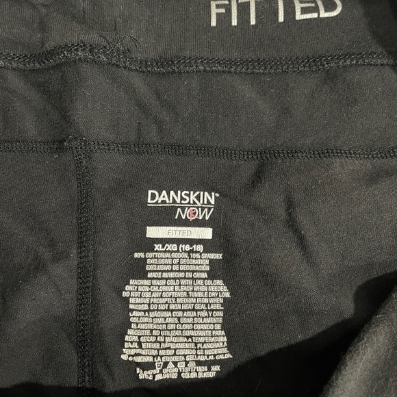 2 pairs of danskin carpi fitted leggings - Picture 2 of 3